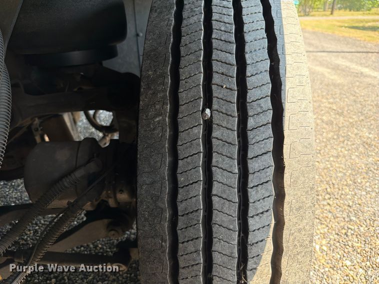 image for item ED5984 2014 Freightliner Giro 3600 coach bus