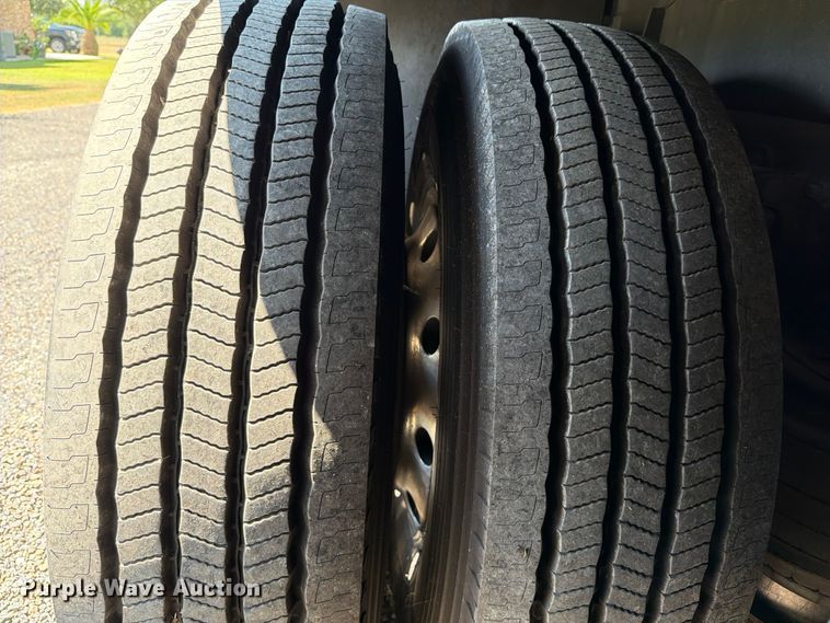 image for item ED5984 2014 Freightliner Giro 3600 coach bus