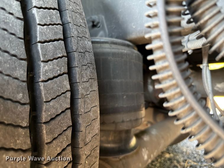 image for item ED5984 2014 Freightliner Giro 3600 coach bus