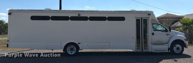 image for item ED5985 2009 Ford F650 Super Duty prisoner transport bus