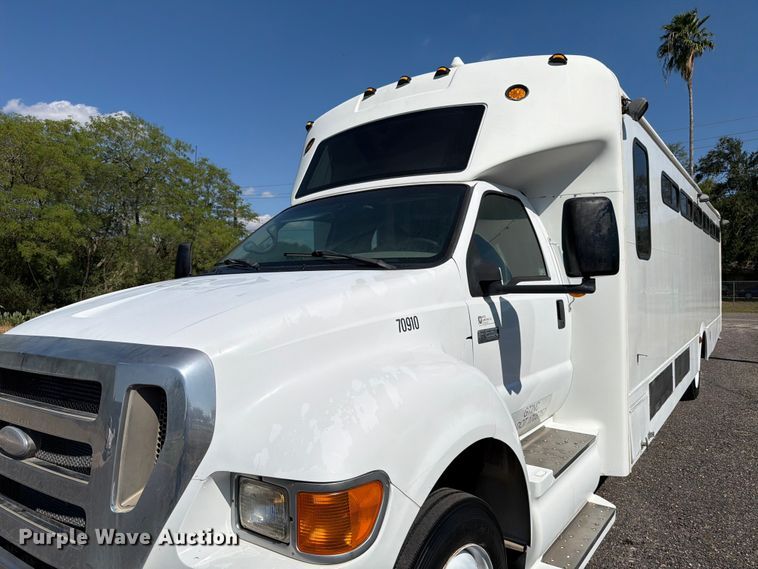image for item ED5985 2009 Ford F650 Super Duty prisoner transport bus