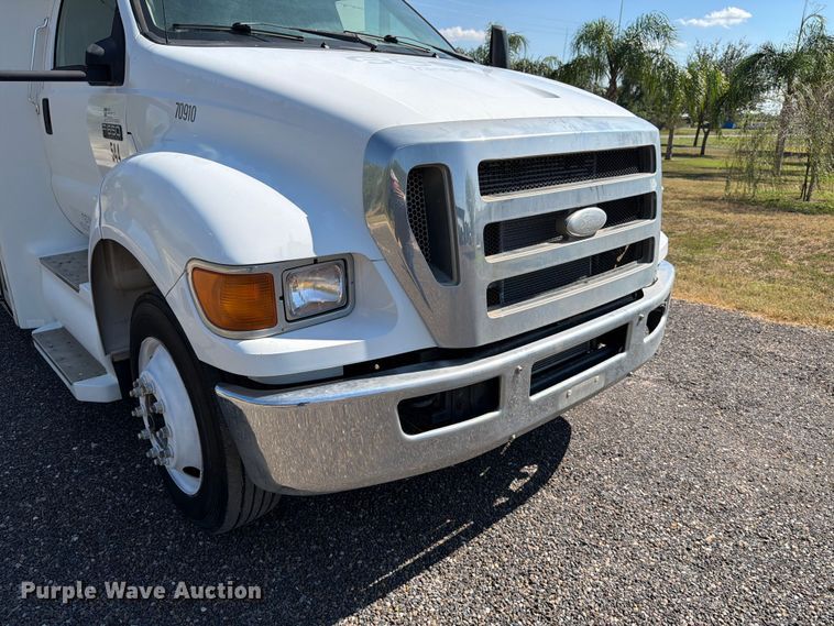 image for item ED5985 2009 Ford F650 Super Duty prisoner transport bus