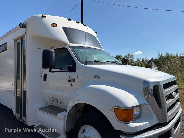 image for item ED5985 2009 Ford F650 Super Duty prisoner transport bus