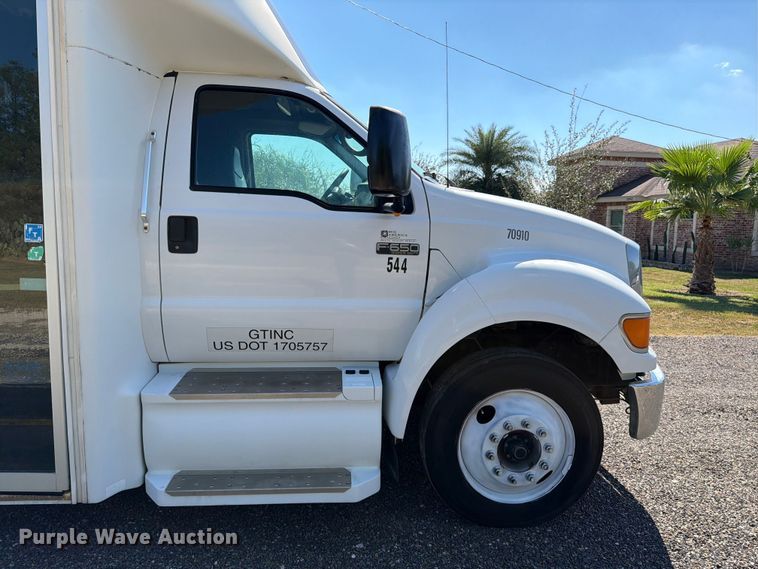 image for item ED5985 2009 Ford F650 Super Duty prisoner transport bus