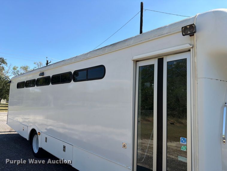 image for item ED5985 2009 Ford F650 Super Duty prisoner transport bus