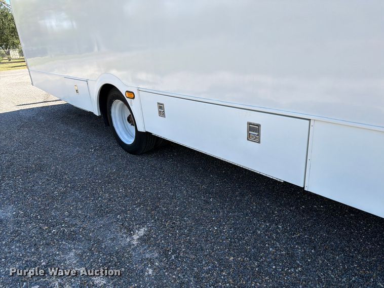 image for item ED5985 2009 Ford F650 Super Duty prisoner transport bus