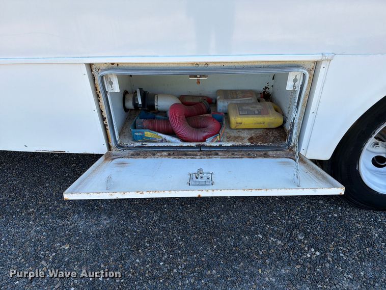 image for item ED5985 2009 Ford F650 Super Duty prisoner transport bus