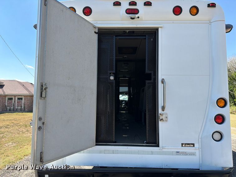 image for item ED5985 2009 Ford F650 Super Duty prisoner transport bus