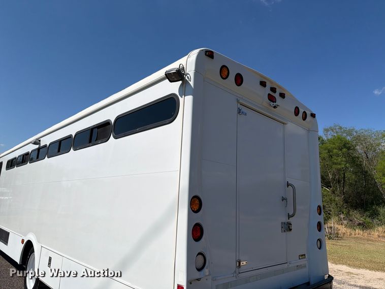 image for item ED5985 2009 Ford F650 Super Duty prisoner transport bus