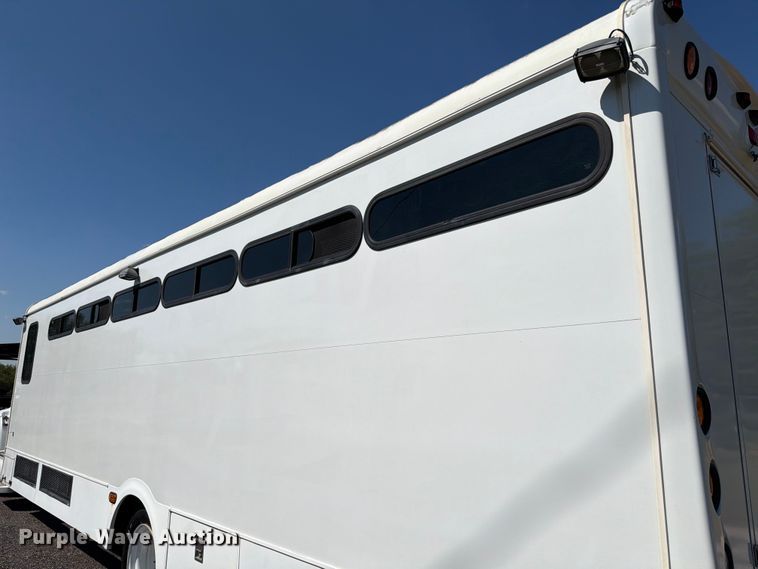 image for item ED5985 2009 Ford F650 Super Duty prisoner transport bus