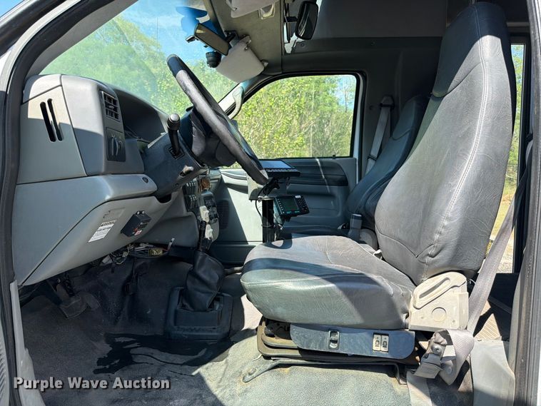 image for item ED5985 2009 Ford F650 Super Duty prisoner transport bus