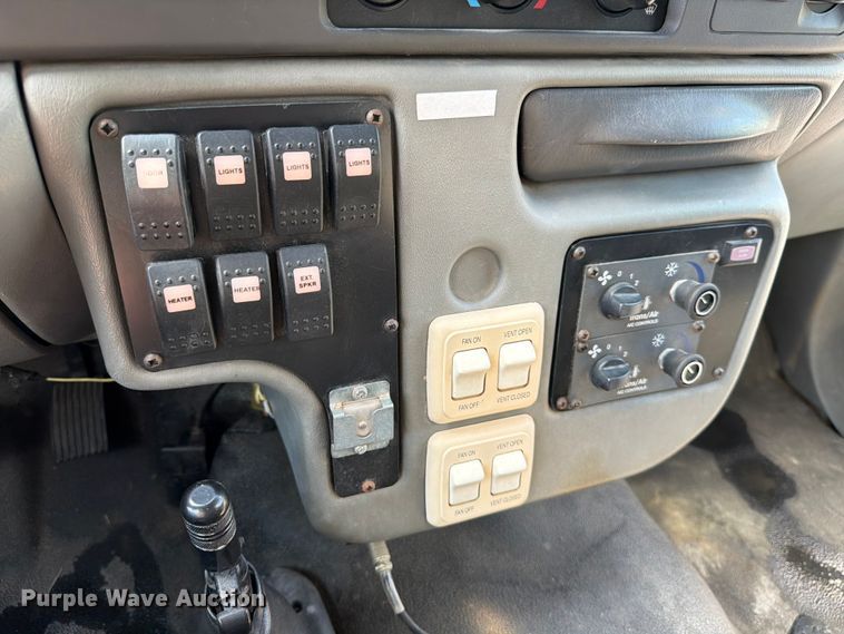 image for item ED5985 2009 Ford F650 Super Duty prisoner transport bus