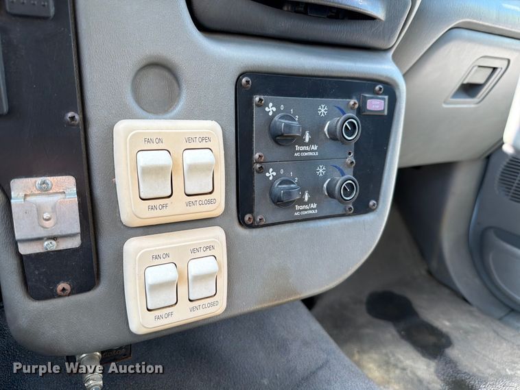 image for item ED5985 2009 Ford F650 Super Duty prisoner transport bus