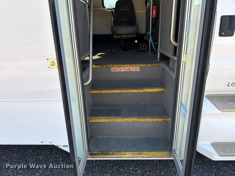 image for item ED5985 2009 Ford F650 Super Duty prisoner transport bus