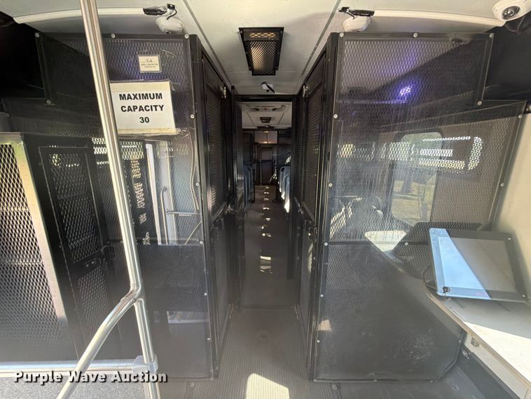 image for item ED5985 2009 Ford F650 Super Duty prisoner transport bus