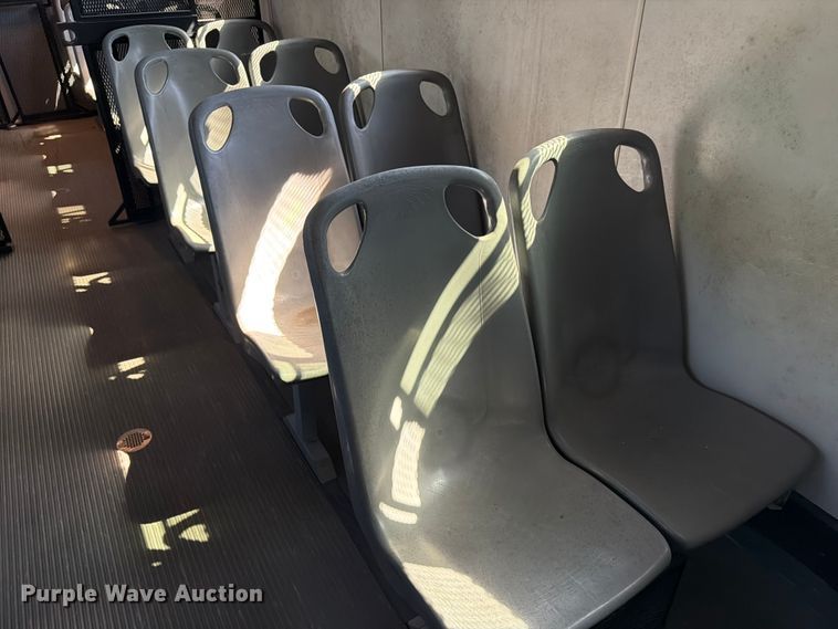 image for item ED5985 2009 Ford F650 Super Duty prisoner transport bus