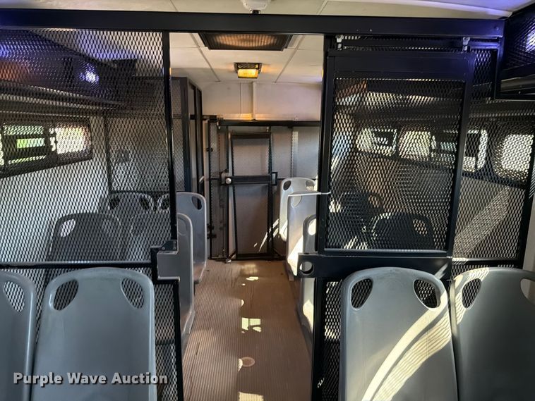 image for item ED5985 2009 Ford F650 Super Duty prisoner transport bus