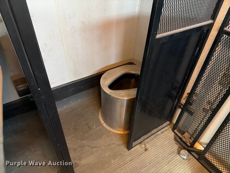 image for item ED5985 2009 Ford F650 Super Duty prisoner transport bus