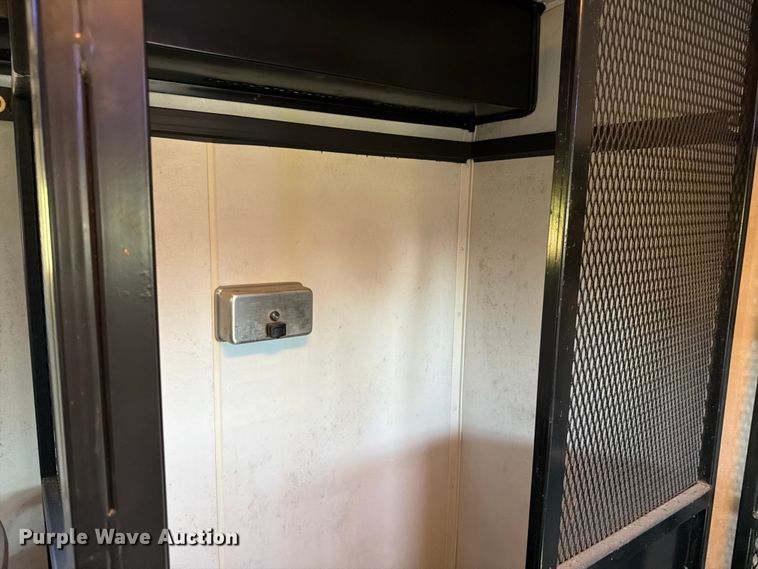 image for item ED5985 2009 Ford F650 Super Duty prisoner transport bus