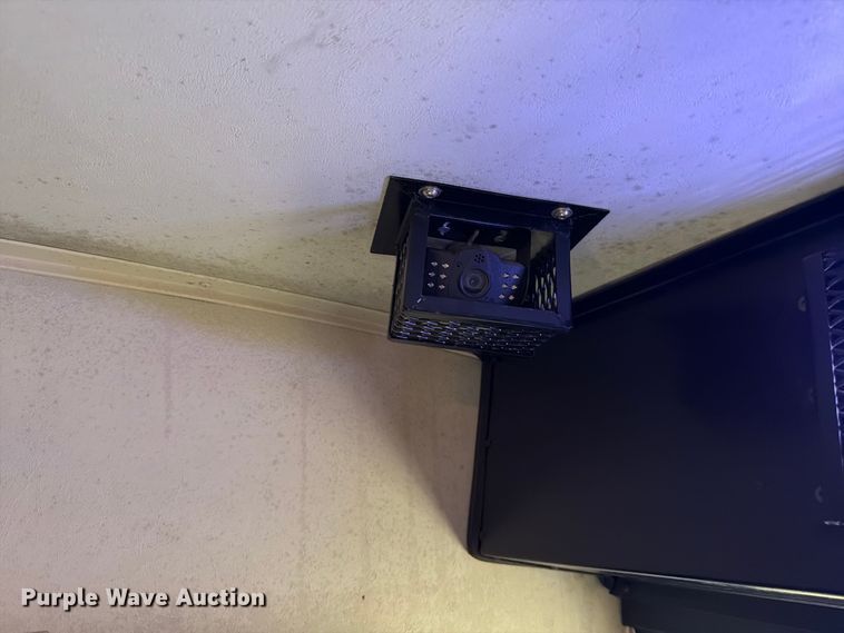 image for item ED5985 2009 Ford F650 Super Duty prisoner transport bus