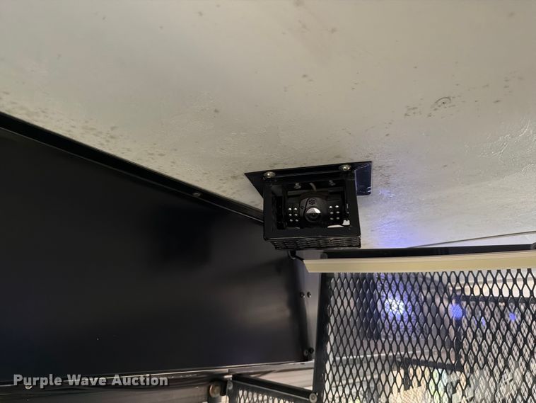 image for item ED5985 2009 Ford F650 Super Duty prisoner transport bus