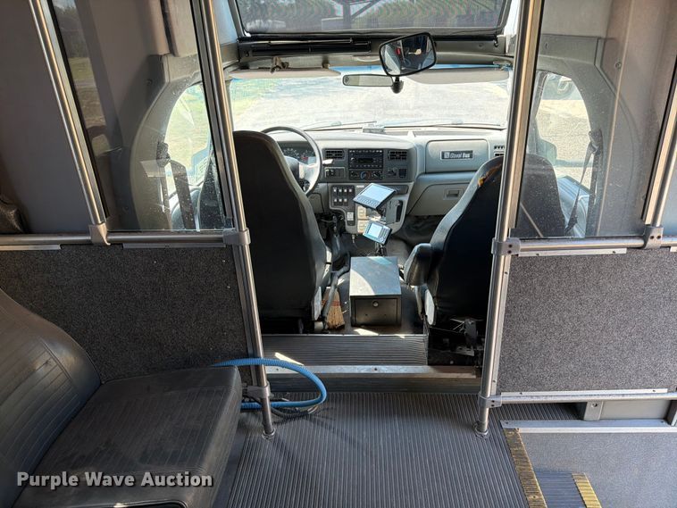 image for item ED5985 2009 Ford F650 Super Duty prisoner transport bus