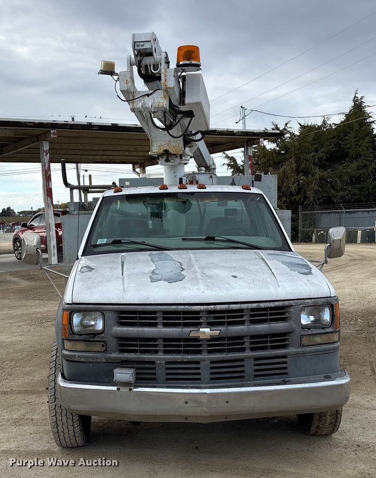 image for item EE4291 1999 Chevrolet C3500 bucket truck