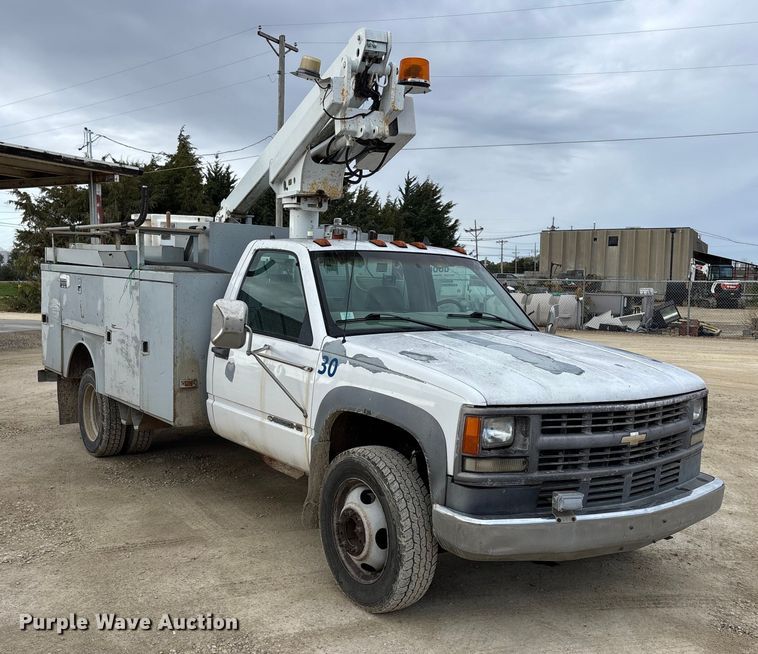image for item EE4291 1999 Chevrolet C3500 bucket truck