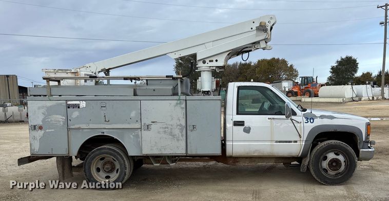 image for item EE4291 1999 Chevrolet C3500 bucket truck