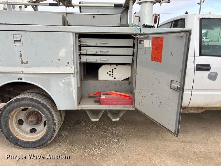 image for item EE4291 1999 Chevrolet C3500 bucket truck