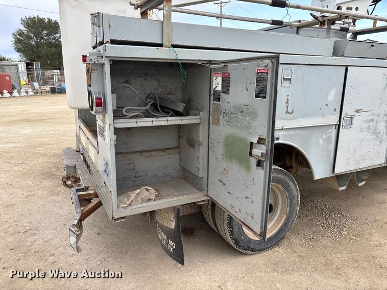 image for item EE4291 1999 Chevrolet C3500 bucket truck