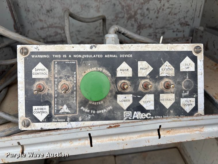 image for item EE4291 1999 Chevrolet C3500 bucket truck