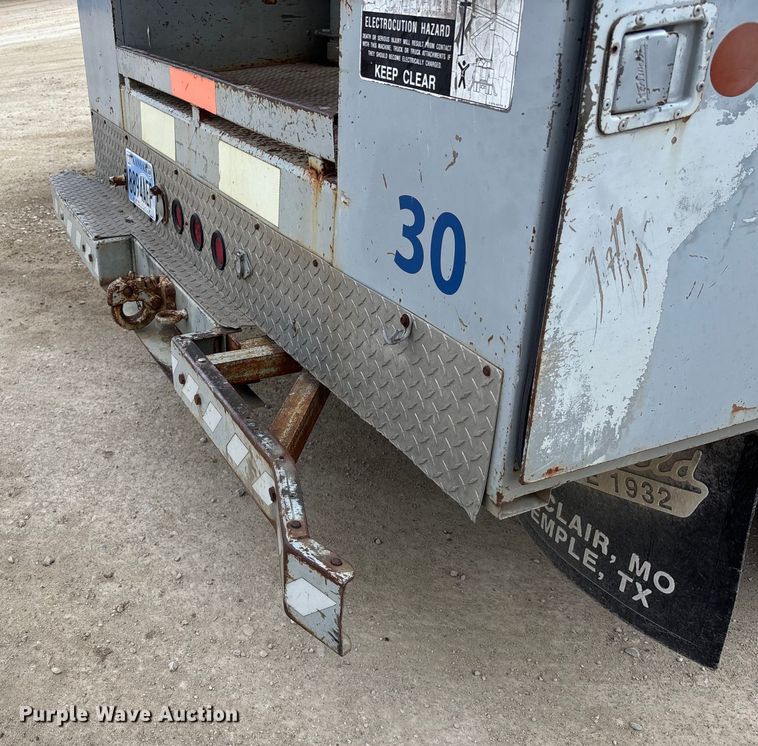 image for item EE4291 1999 Chevrolet C3500 bucket truck