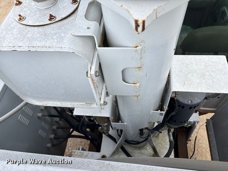 image for item EE4291 1999 Chevrolet C3500 bucket truck