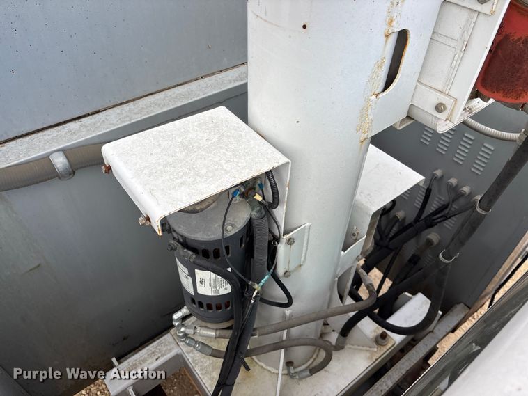 image for item EE4291 1999 Chevrolet C3500 bucket truck