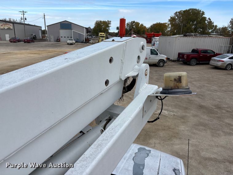 image for item EE4291 1999 Chevrolet C3500 bucket truck