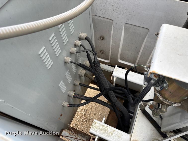 image for item EE4291 1999 Chevrolet C3500 bucket truck