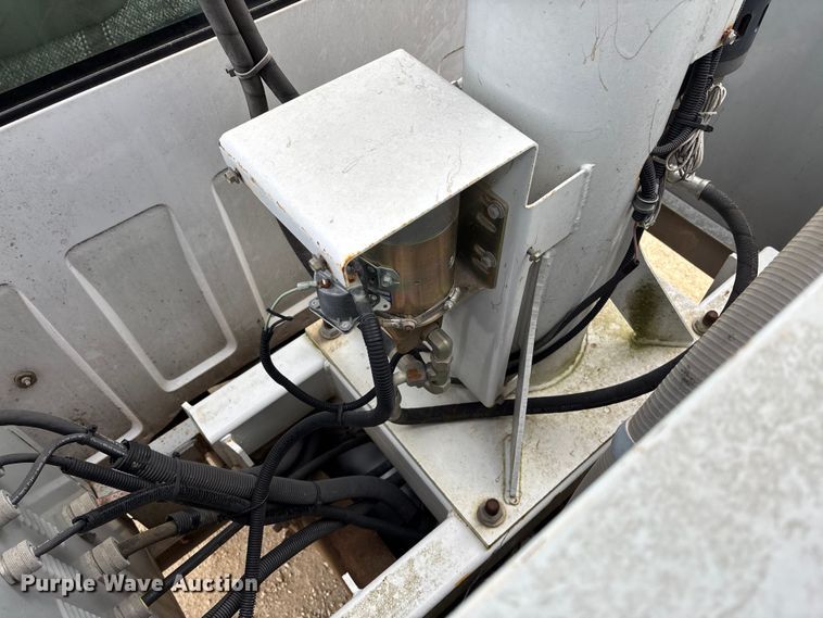 image for item EE4291 1999 Chevrolet C3500 bucket truck