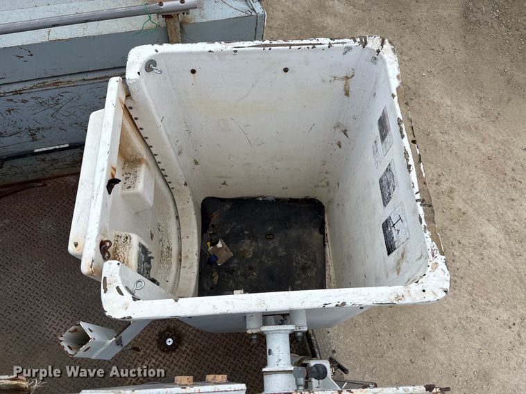 image for item EE4291 1999 Chevrolet C3500 bucket truck