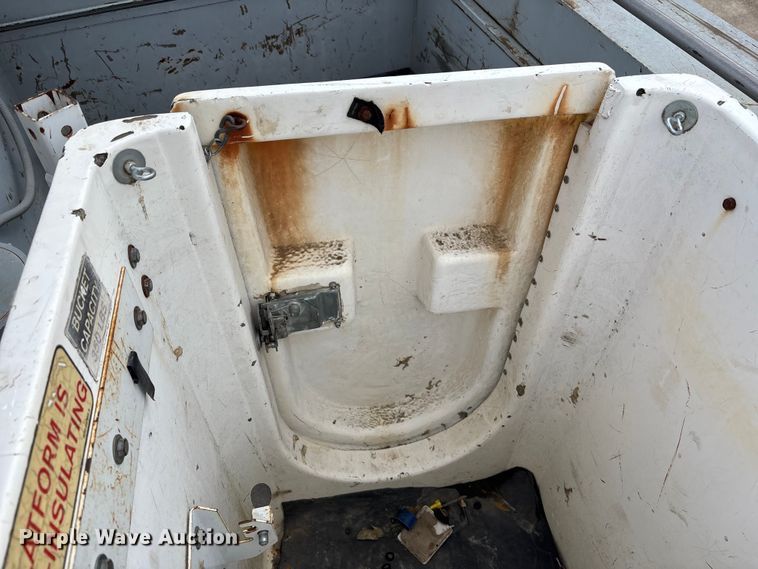 image for item EE4291 1999 Chevrolet C3500 bucket truck