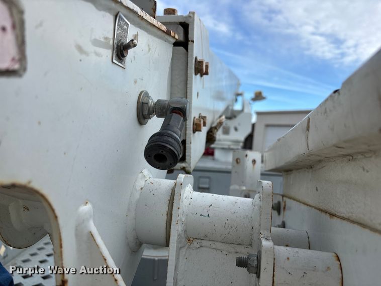 image for item EE4291 1999 Chevrolet C3500 bucket truck