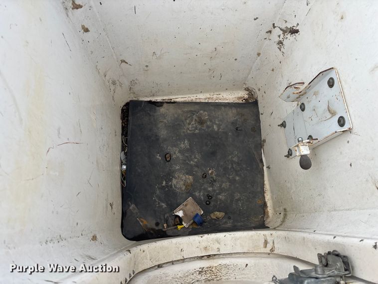 image for item EE4291 1999 Chevrolet C3500 bucket truck