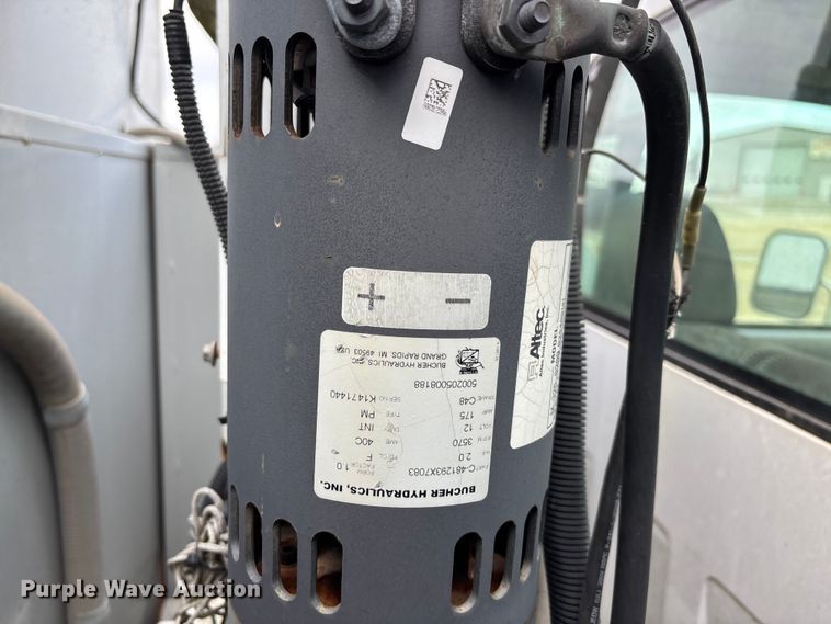 image for item EE4291 1999 Chevrolet C3500 bucket truck