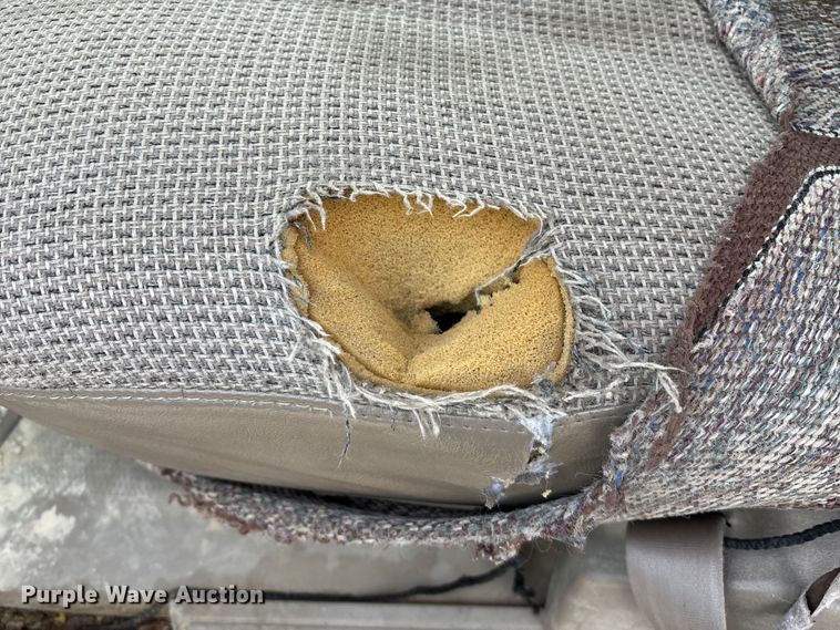 image for item EE4291 1999 Chevrolet C3500 bucket truck