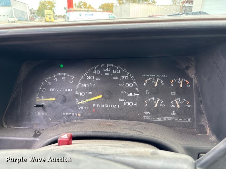 image for item EE4291 1999 Chevrolet C3500 bucket truck