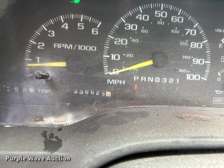 image for item EE4291 1999 Chevrolet C3500 bucket truck