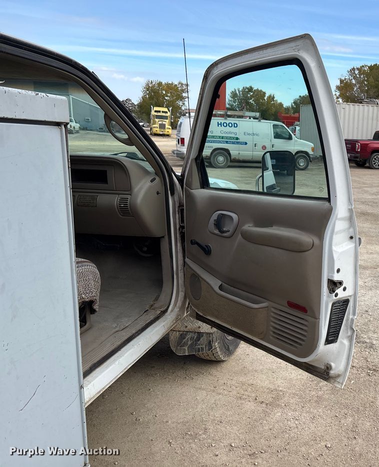 image for item EE4291 1999 Chevrolet C3500 bucket truck