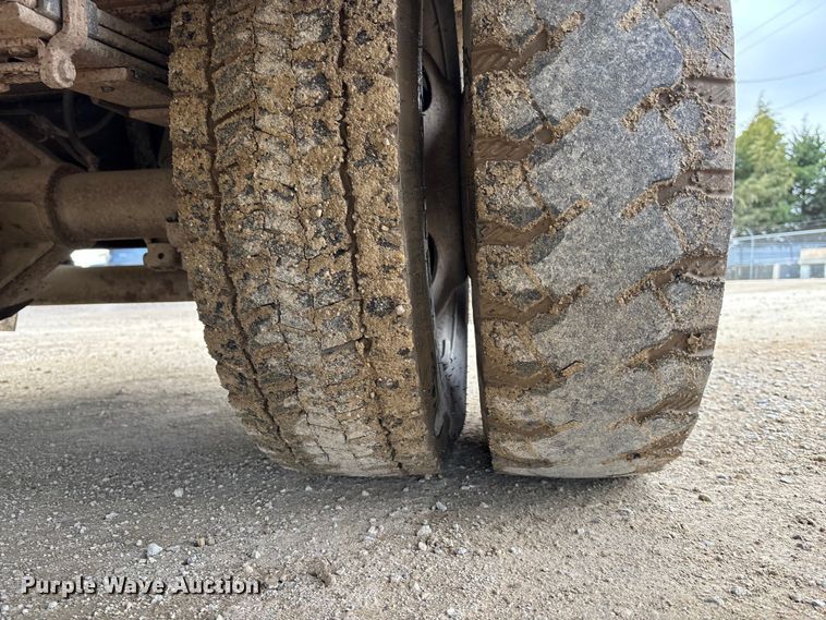 image for item EE4291 1999 Chevrolet C3500 bucket truck