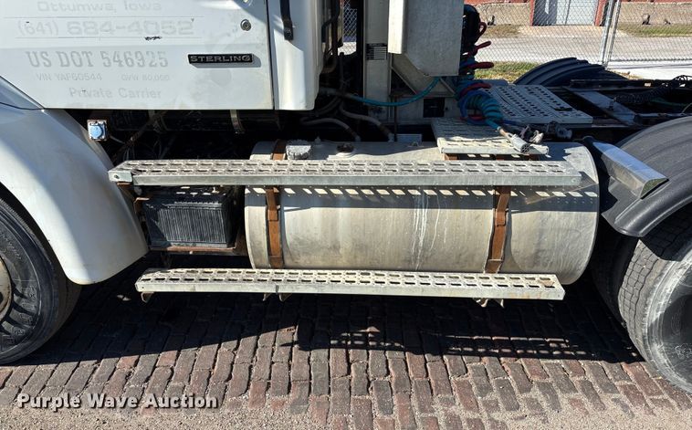 image for item EE4383 2000 Sterling A9500 Series semi truck