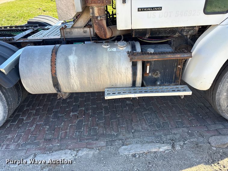 image for item EE4383 2000 Sterling A9500 Series semi truck